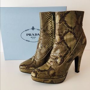 ✨PRADA✨Snakeskin Ankle Boots